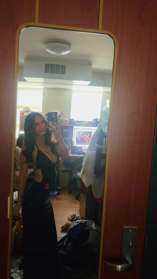 Gledateljica se borila s bujnim poprsjem na utakmici. Otkrili su tko je: 'Sad i ja navijam za njih'