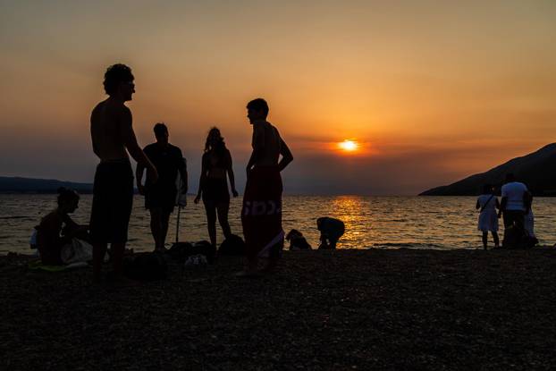 Bol:  Predvečerje na Zlatnom Ratu