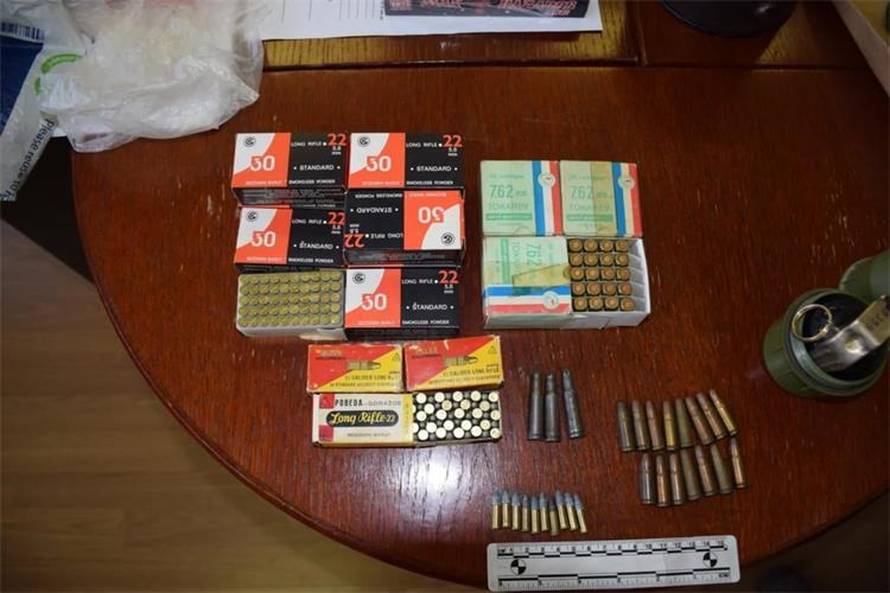 Policija pretresla kuće uhićenih navijača koji su pjevali ustaške pjesme: Evo što su im pronašli