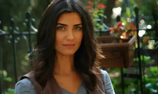 FOTO Sve ljep&scaron;a i ljep&scaron;a! 'Asi' je publiku osvojila dugom crnom kosom. Evo kako sada izgleda