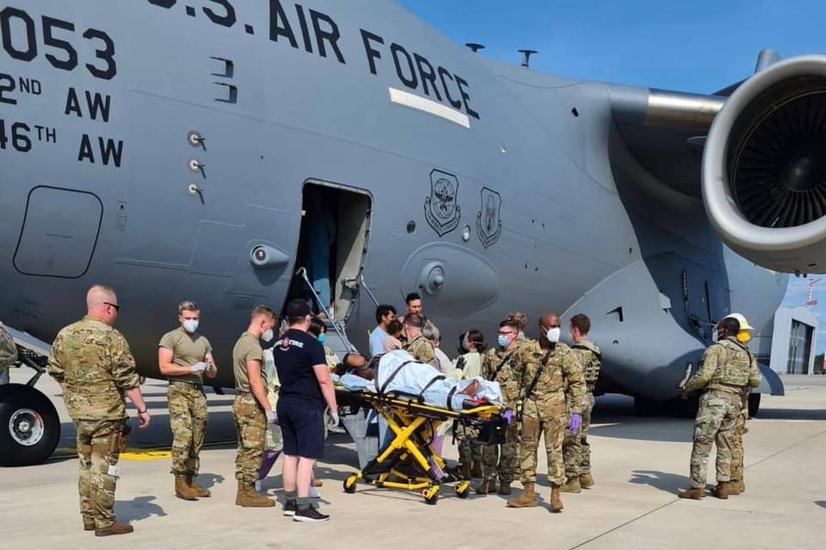 Uspjela pobjeći iz Afganistana pa u avionu spasa rodila curicu
