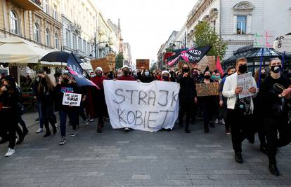 Poljska na nogama: Prosvjeduje  se protiv zabrane pobačaja...