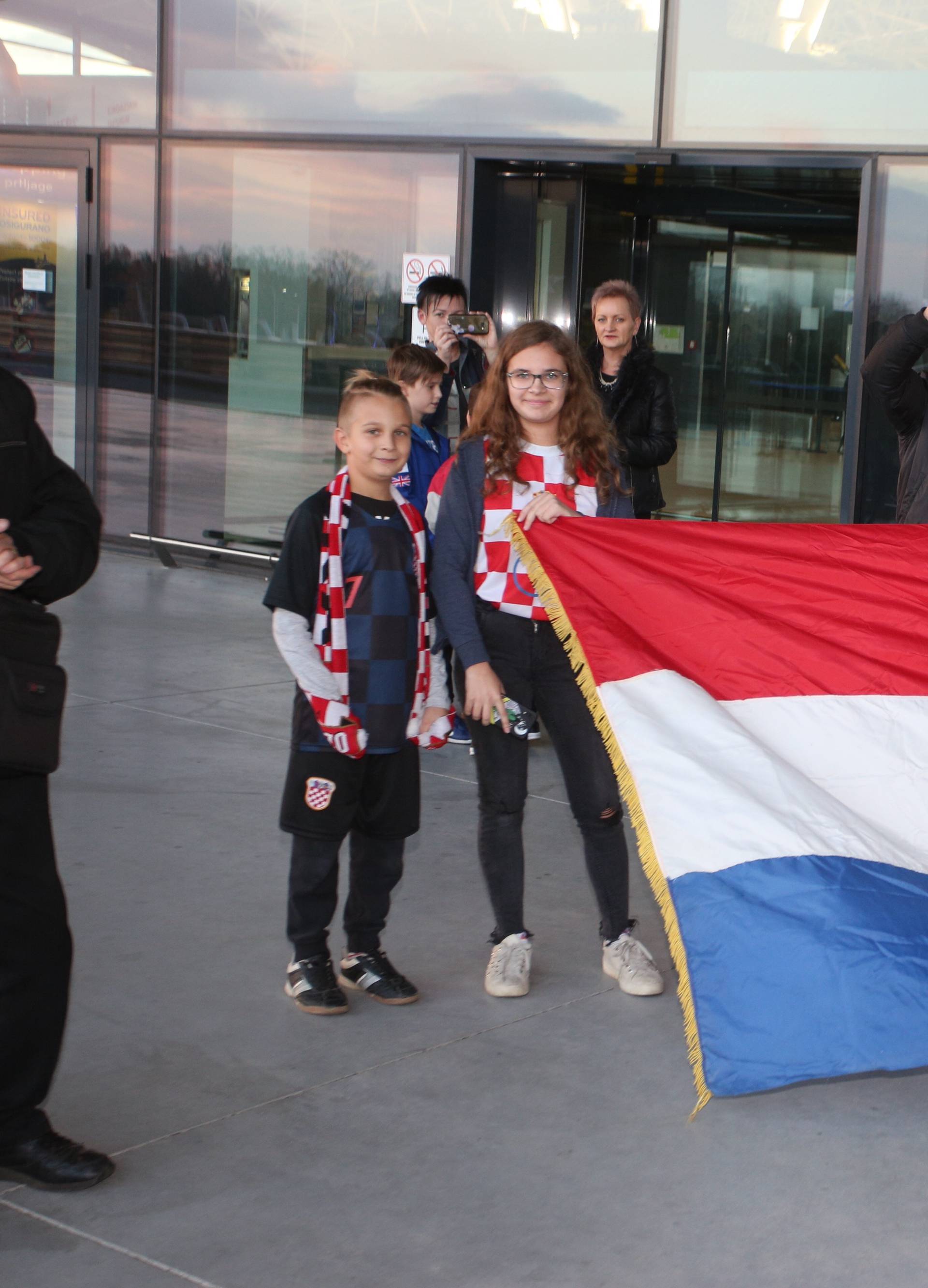 Zagreb: Hrvatski reprezentativci odletjeli u London na utakmicu s Engleskom