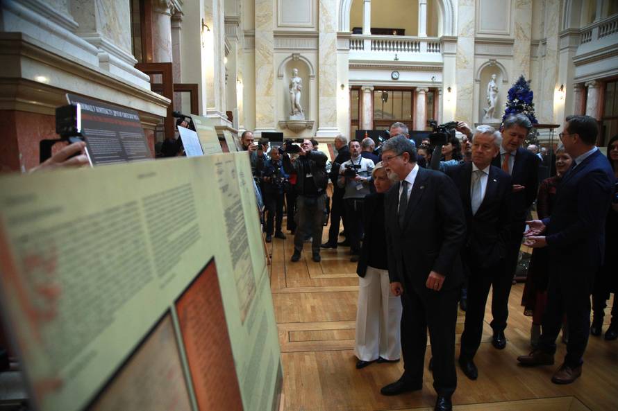 Beograd: Tonino Picula obišao  je izložbu "Jasenovac - trajna opomena" 