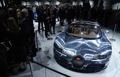 Prosječni vlasnik Bugattija ima 84 auta, tri zrakoplova i jahtu