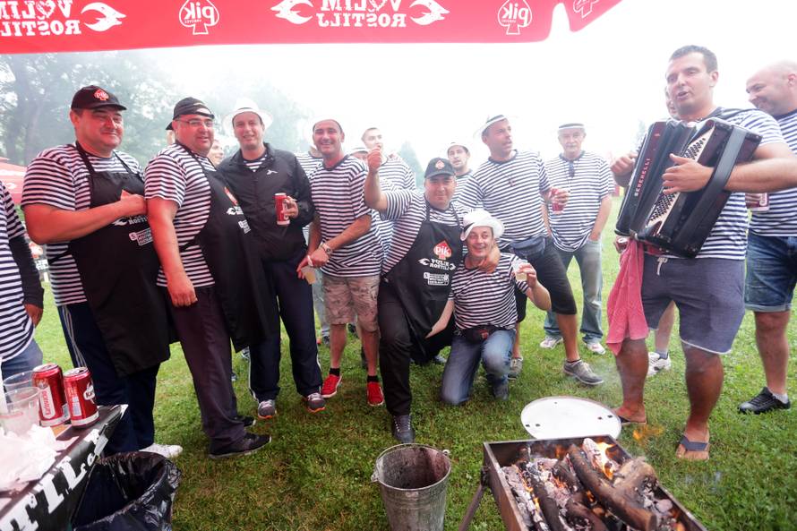 Zlatni ćevap autobusom punim navijača otputovao u Kaštela