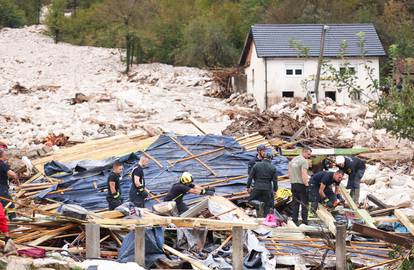 FOTO Jablanica, dan poslije: Ovo su prizori užasa iz zraka, kamenje je zatrpalo kuće