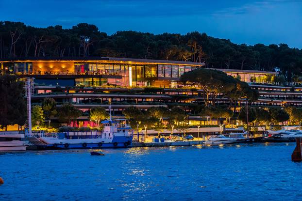 Gradske fotografije u sumrak grada Rovinja