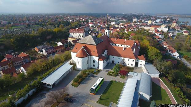 Vukovar: Crkva svetog Filipa i Jakova