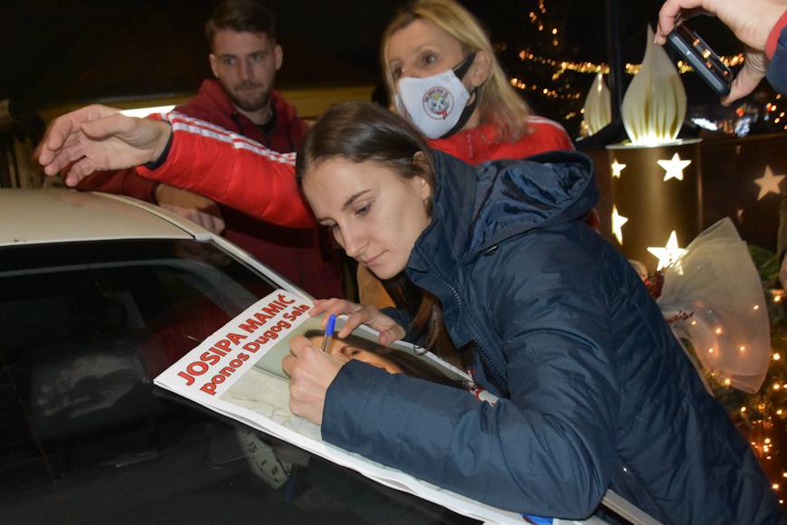 Štrajkale jer su im stipendije kasnile pa sakupile i odnijele pomoć stradalima u Banovinu