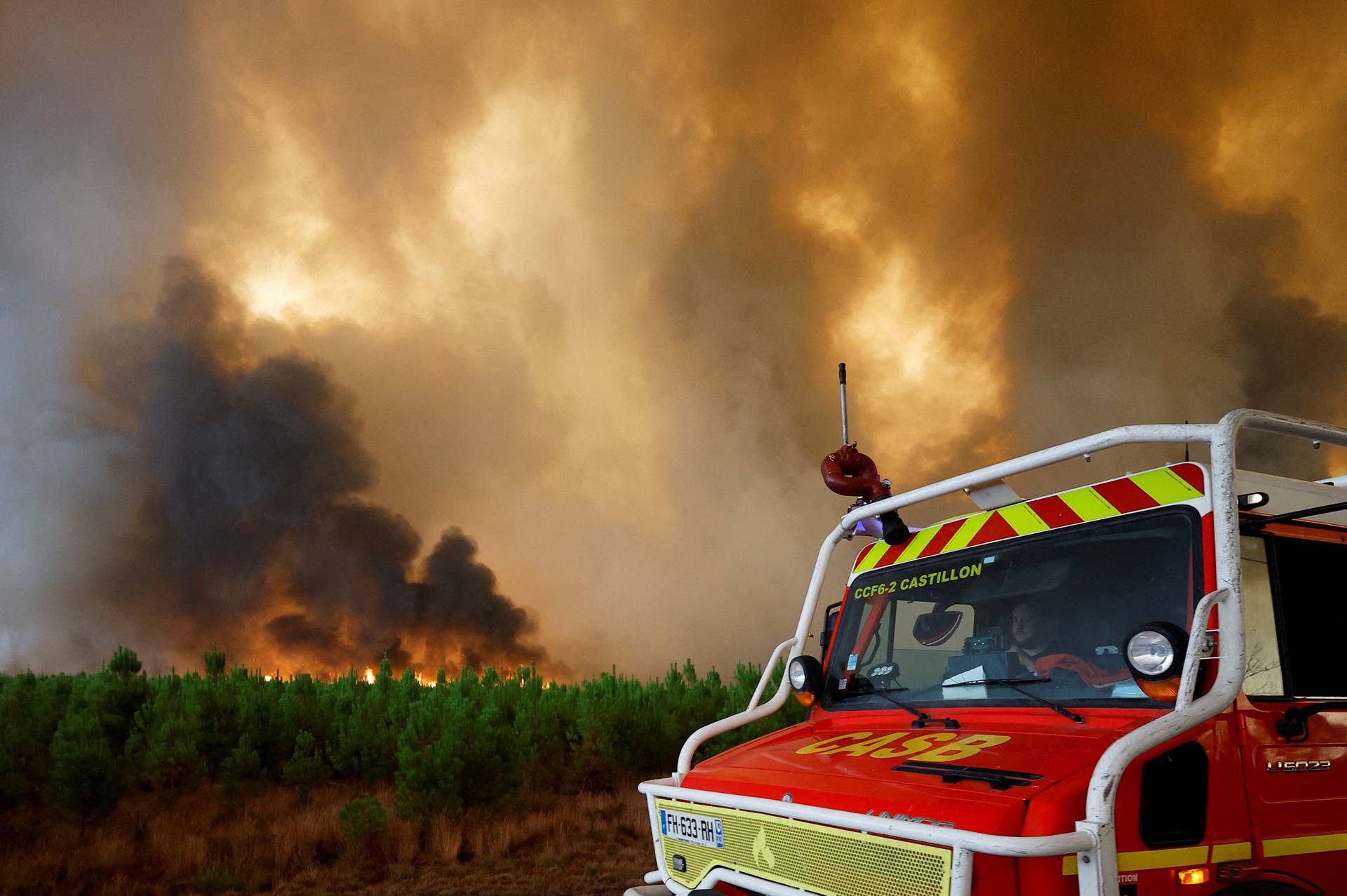 Wildfires continue to spread in the Gironde region