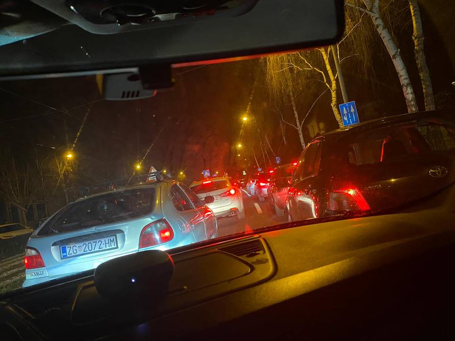 Ozlijeđeni biciklist i pješakinja: Automobili su naletjeli na njih