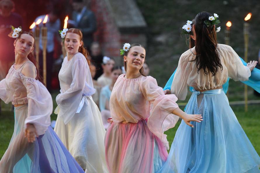 Čakovec: Plesna predstava "Na dlanu jezera"