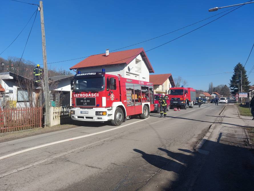 Izgorjela obiteljska kuća u Donjoj Stubici. Žena pri loženju peći granje polila tekućinom