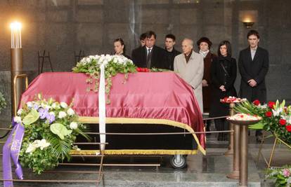 Posljednji ispraćaj: Književnik I. Kušan sahranjen na Mirogoju