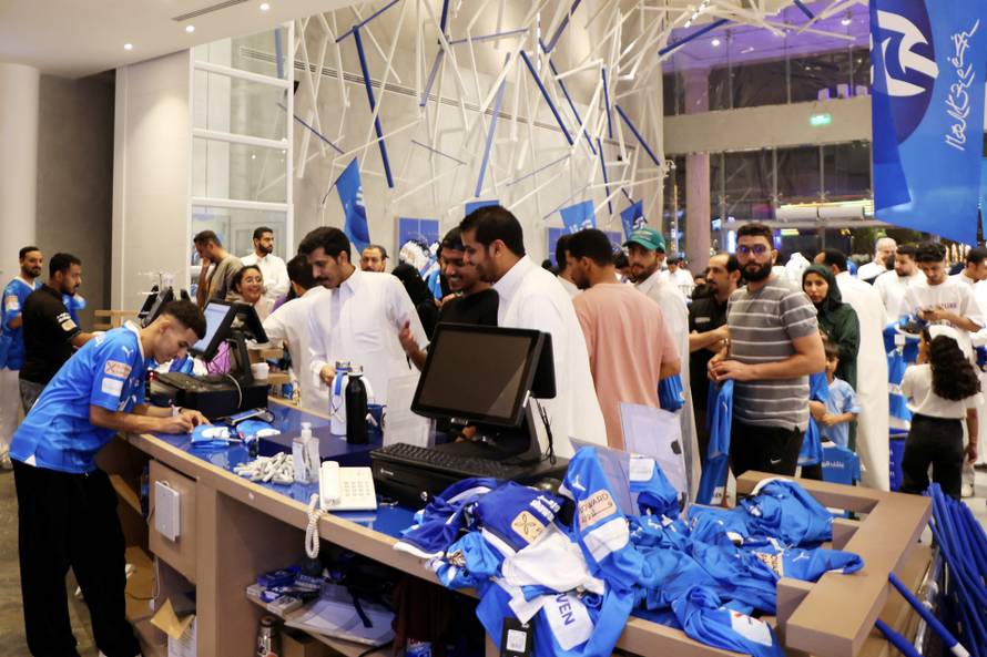 Neymar signs for Al Hilal