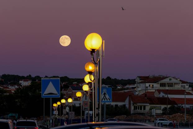 Zadar: Izlazak punog mjeseca