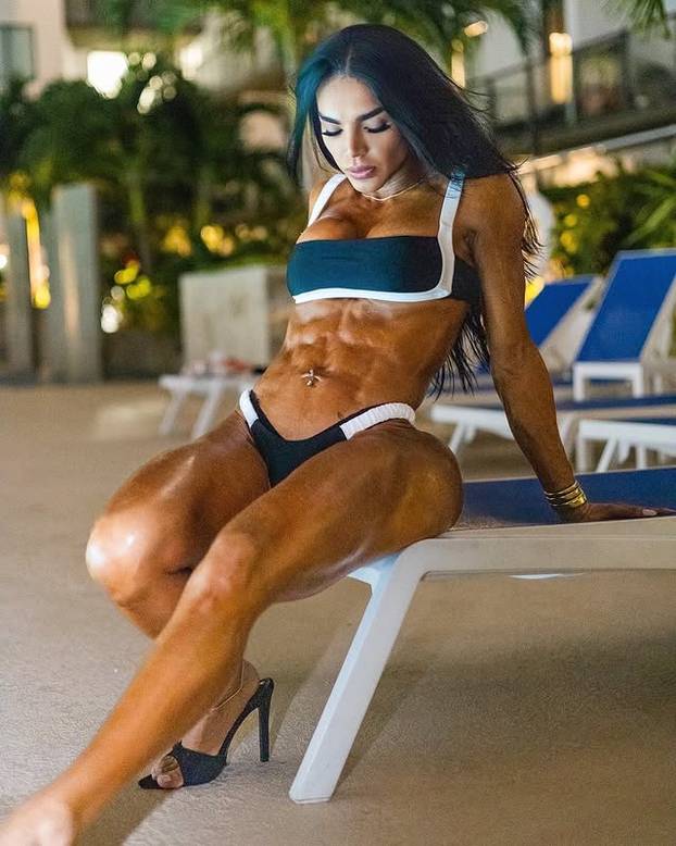 FOTO Želi imati najtanji struk na svijetu: Nosim korzet do 23 sata dnevno i želim srušiti rekord