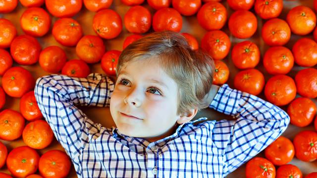 Djeca će radije jesti povrće ako s roditeljima sudjeluju u kupnji