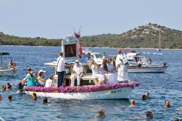 Rogoznica: Ispra?aj Gospe od Kapelice