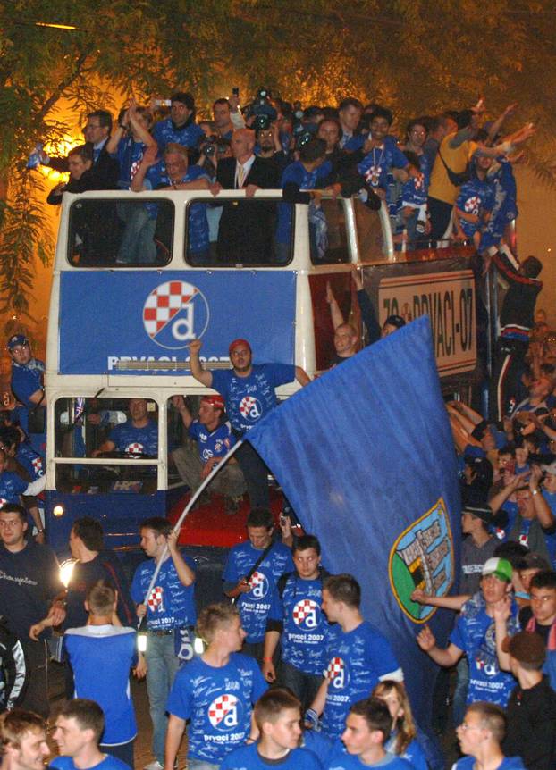 ARHIVA - Nogometaši Dinama na Trgu bana Jelačića s navijačima proslavili naslov prvaka Hrvatske, 19.05.2007.