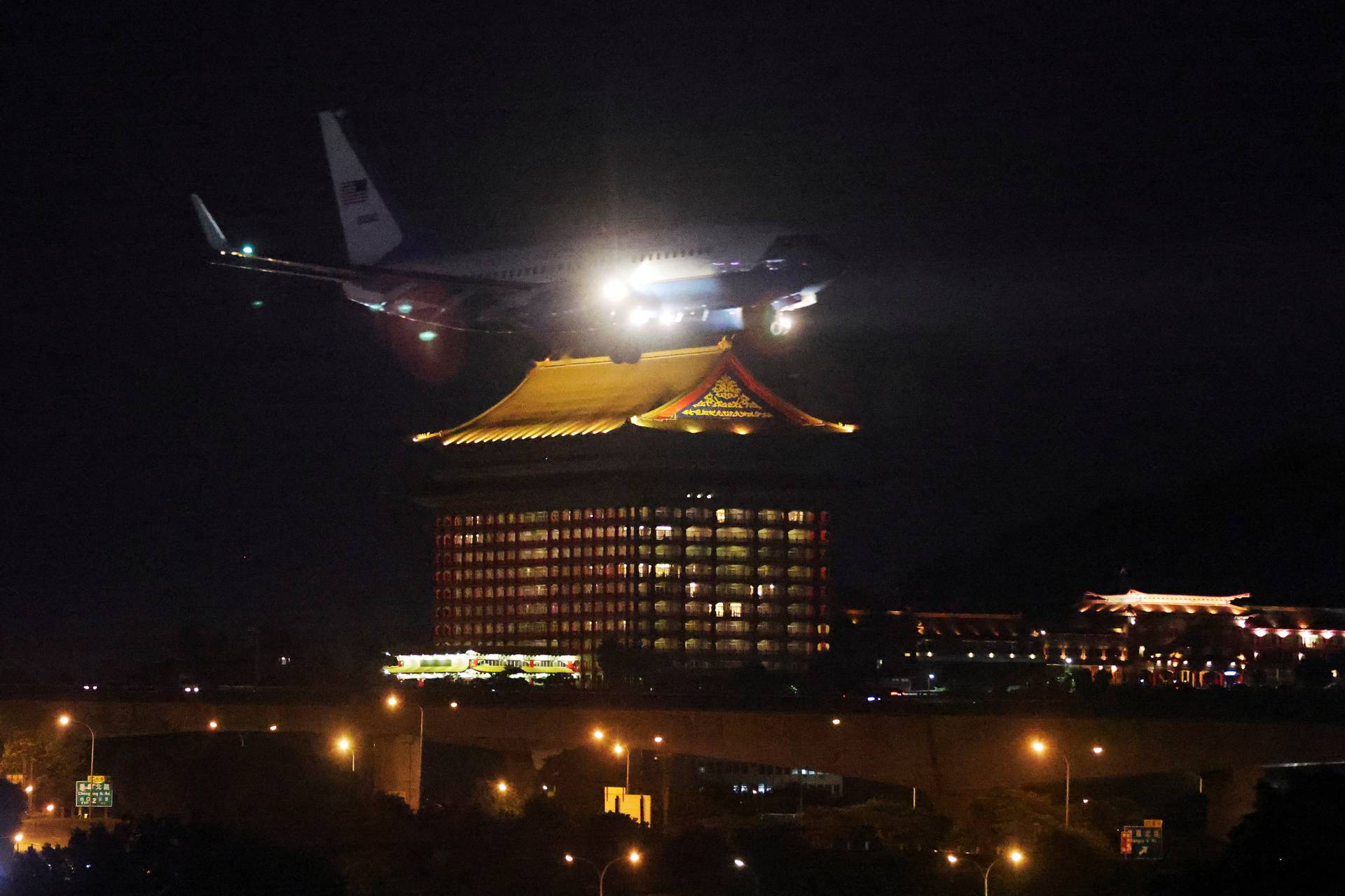 Plane carrying U.S. House Speaker Nancy Pelosi arrives in Taipei