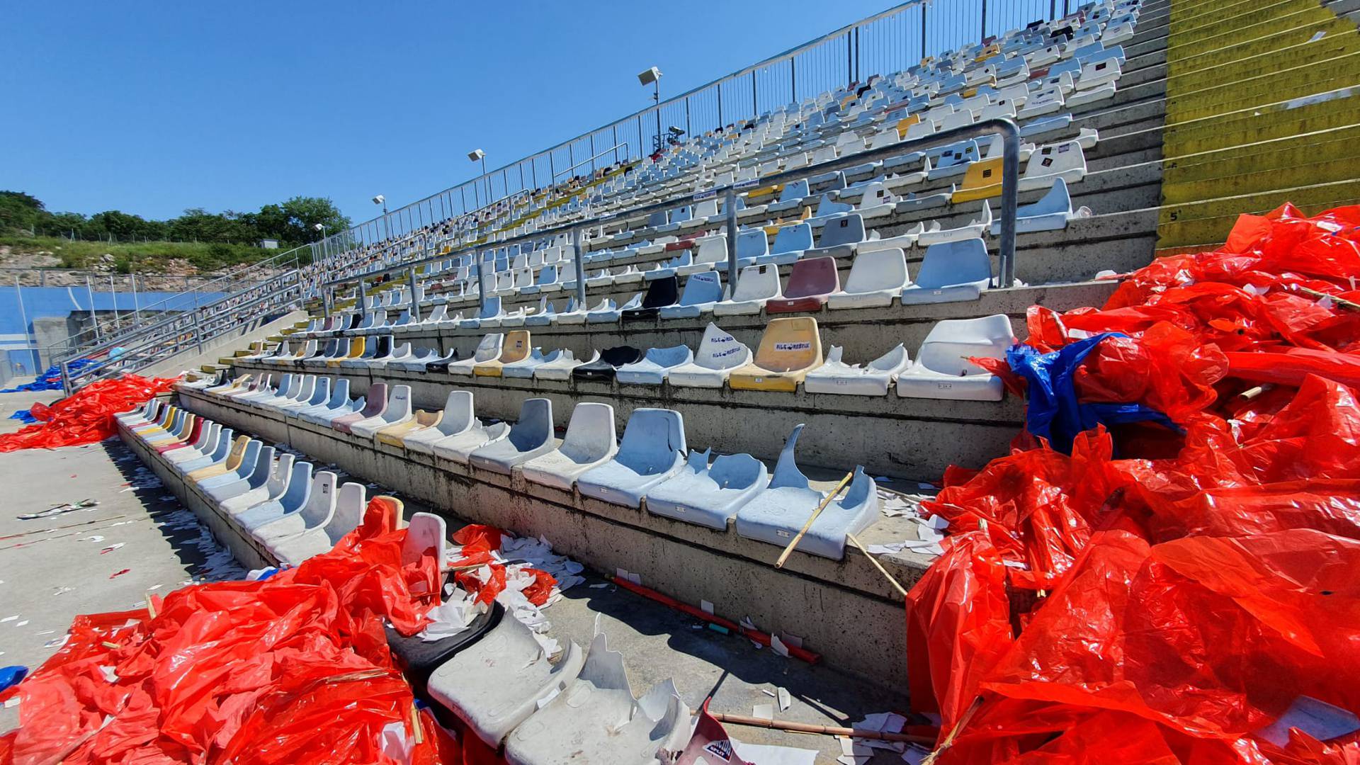 Torcida na grafit djece s Down sindromom na Rujevici lijepila naljepnice "Neprijatelj broj 1"