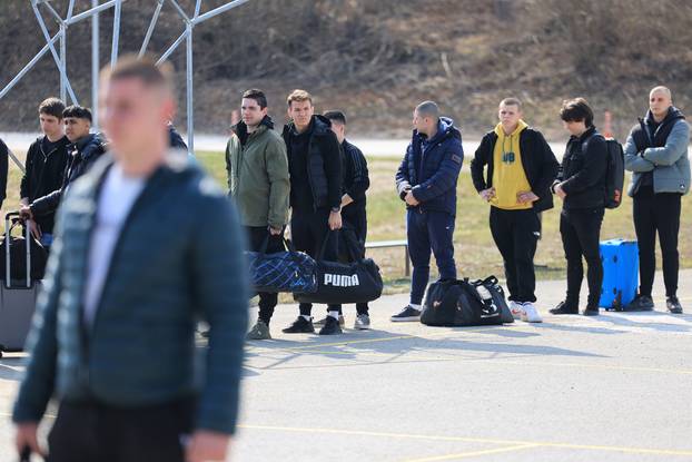 Ministar Anušić i general Kundid na prvom danu TVO-a na Slunju