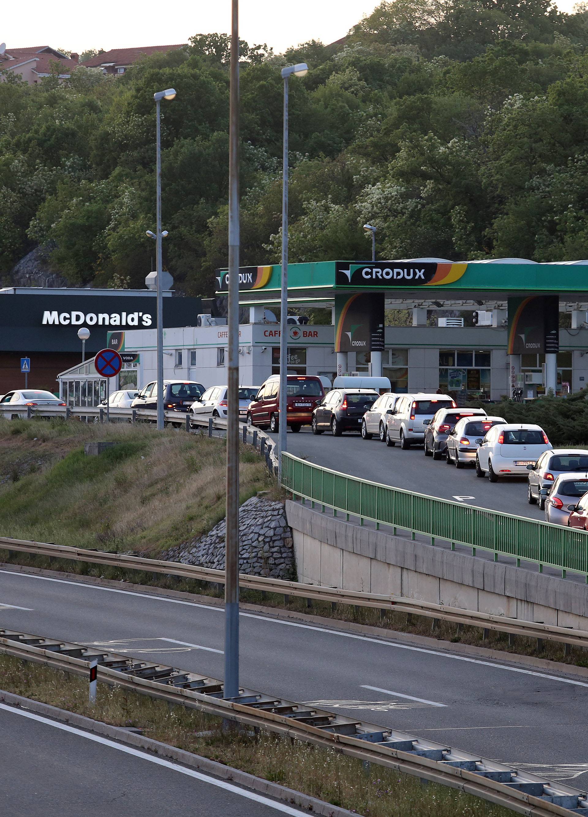 Kakva McGužva! Kolone auta u redu za McDonalds u Rijeci