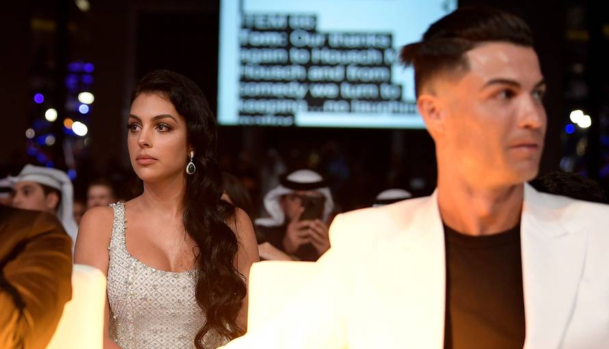 Ronaldo objavio fotku na kojoj ljubi Georginu: 'Njegovo lice je potvrda da mu je dosta svega...'