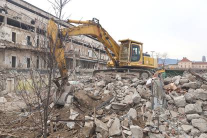 FOTO Staru zgradu Zabe usred Zagreba počeli su rušiti prije devet mjeseci. Još nisu gotovi