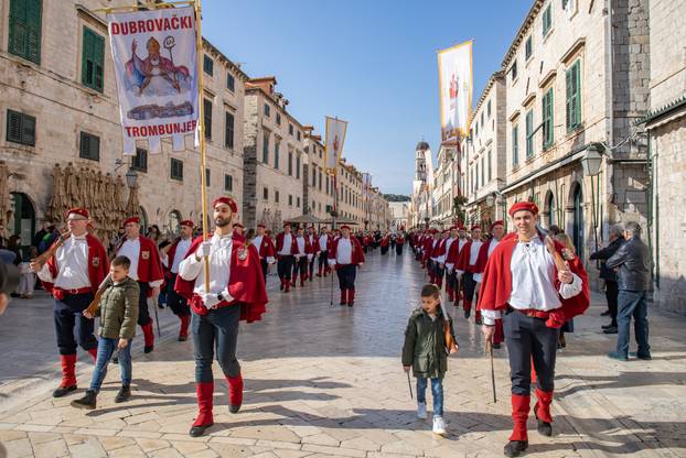Dubrovnik: Spuštanjem barjaka sv. Vlaha i podizanjem državne zastave te misnim slavljem završila je ovogodišnja Festa svetog Vlaha