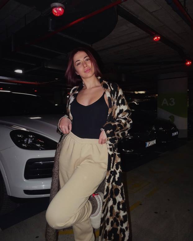 FOTO MMA voditeljica iz Srbije imponirala visinom u Zagrebu