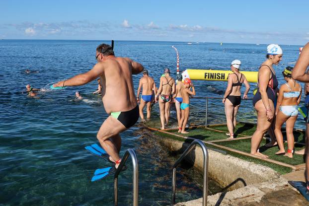 Održana plivačka manifestacija Porečki delfin