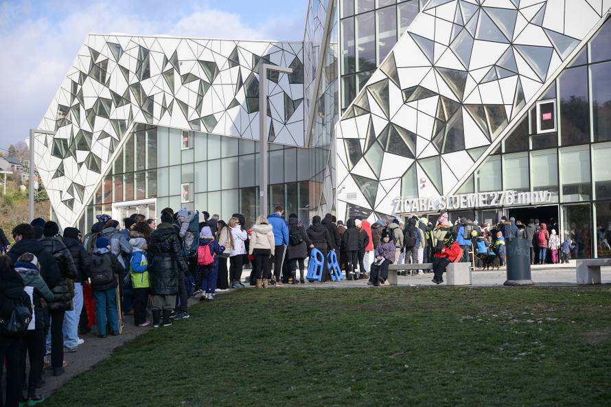 Zagreb: Ogromna gužva na žičari nakon što je na Sljemenu pao snijeg