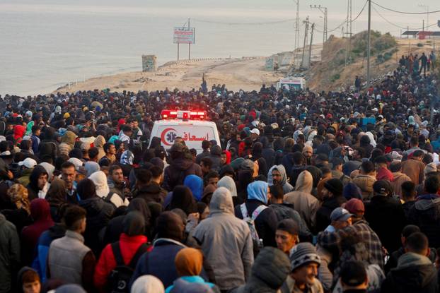 Displaced Palestinians wait to be allowed to return to their homes in northern Gaza, in the central Gaza Strip