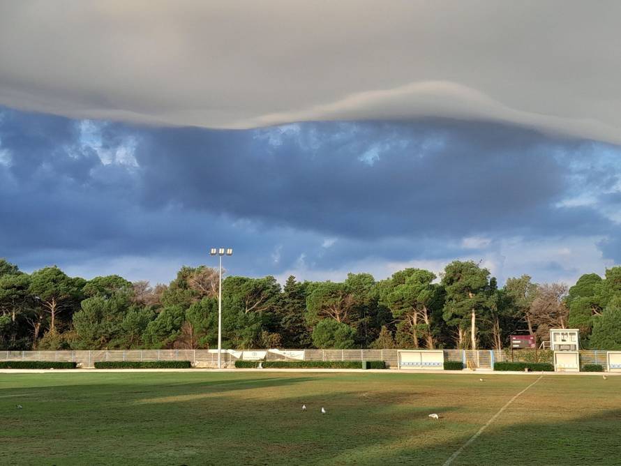 Kao nebeske deke: Pogledajte oblake snimljene iznad Paga