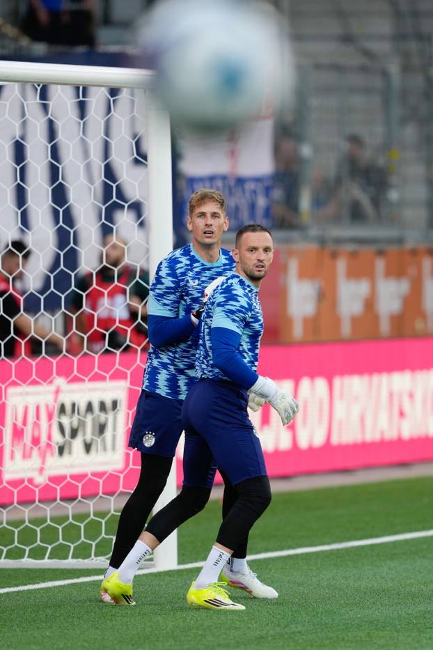Thun: Zagrijavanje igrača prije početka utakmice FC Thun - GNK Dinamo
