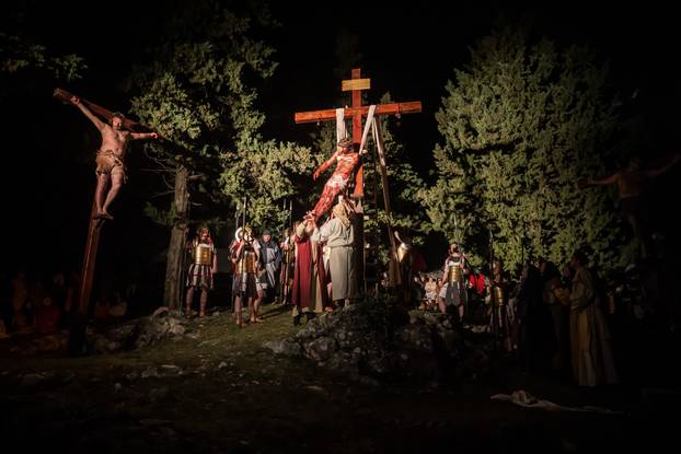 U Imotskom na Cvjetnicu uprizorena „Imotska Muka“, scenski prikaz Muke Gospodina našega Isusa Krista 
