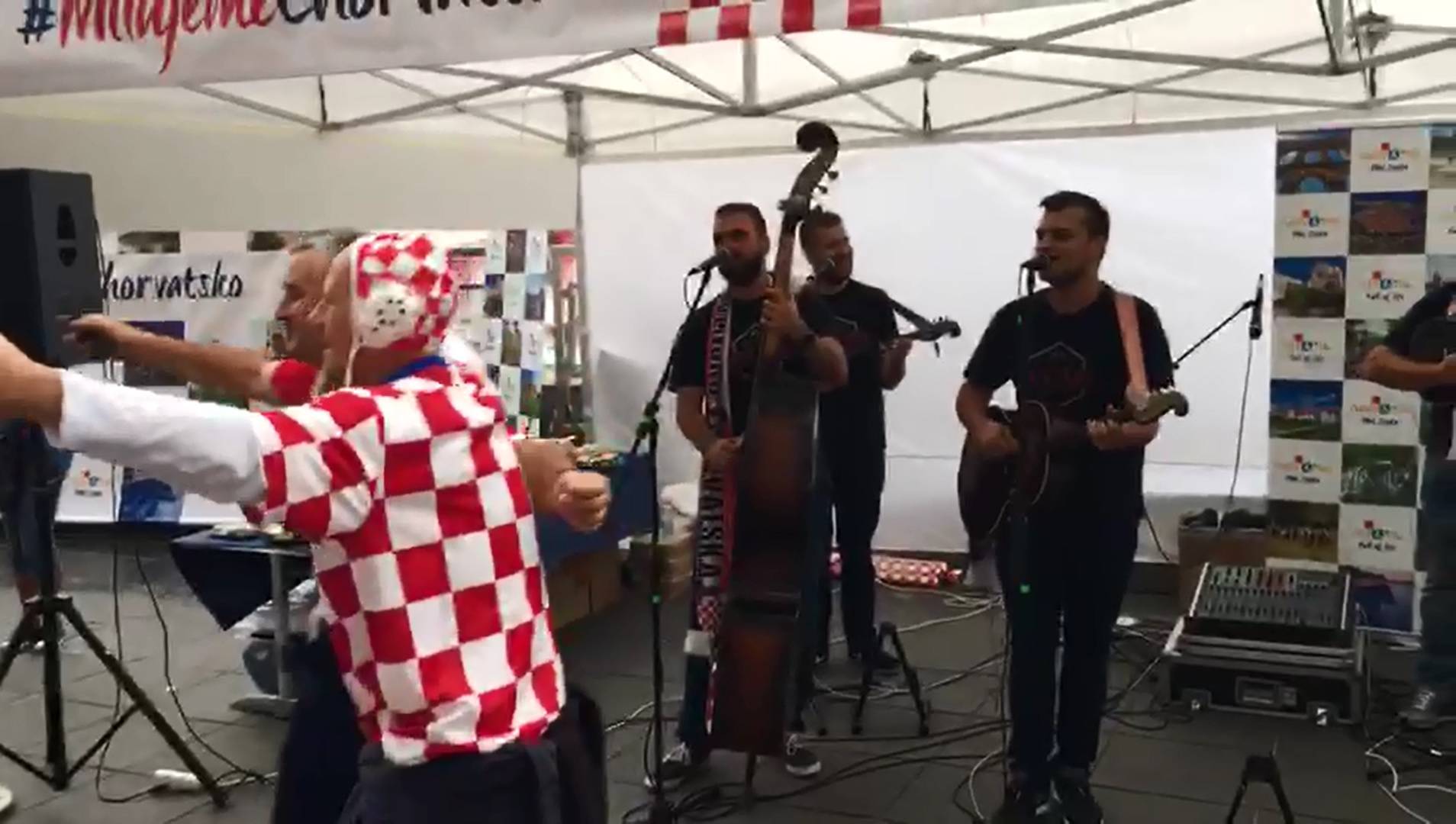 Gužva pred stadionom: Brojni naši navijači nisu smjeli unutra