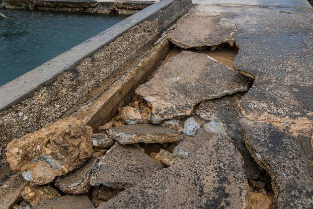 Šteta na rivi u Kaštel Starom nakon olujnog nevremena