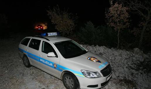 Policajci ih vezali jer im nisu dali da pretraže kuću