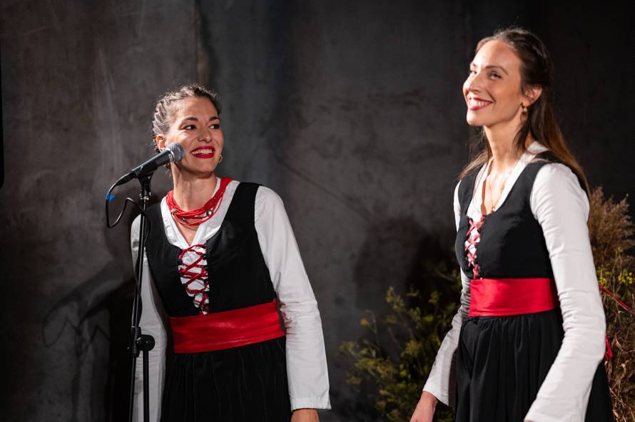 Klapa Dišpet promovirala novo izdanje ploče 'Jedna ura ‘lada'