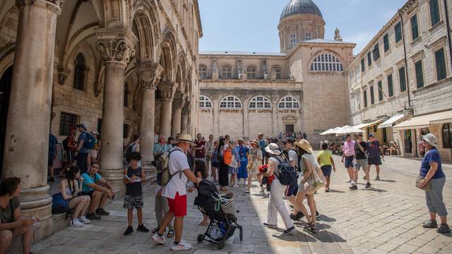Dubrovnik: Turisti napunili Stradun