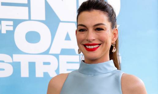 Svi pri&ccaron;aju o ovoj kombinaciji Anne Hathaway: 'Za&scaron;to joj je to stilist napravio? U&zcaron;asno je...'