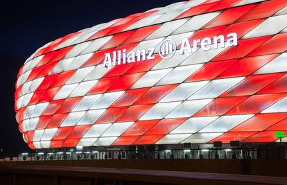 Čestitka Hrvatskoj na ulasku u EU: Allianz Arena crveno-bijela