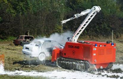 Zagrebački vatrogasci dobili robot-vozilo za gašenje požara
