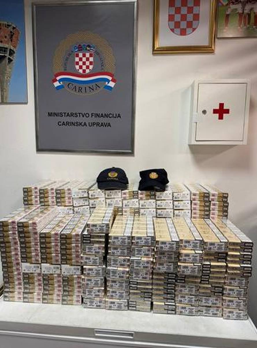 FOTO Na Jasenovcu ga ulovili s gomilom cigareta u kamionu