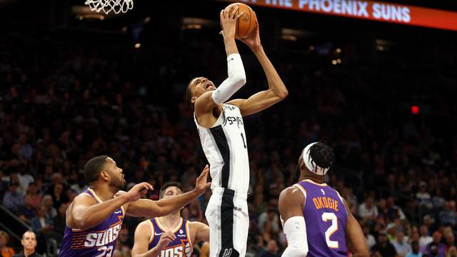 NBA: San Antonio Spurs at Phoenix Suns