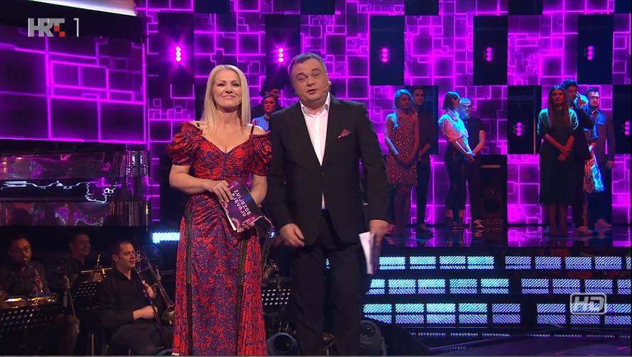 Barbara Kolar 'izbacila' dekolte u showu: Premala ti je haljina?